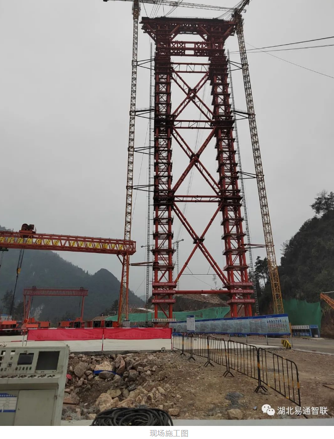 鶴峰溇水河上，峽谷中橋上建“橋”，配合完成宜來(lái)高速高難度架橋建設(shè)！